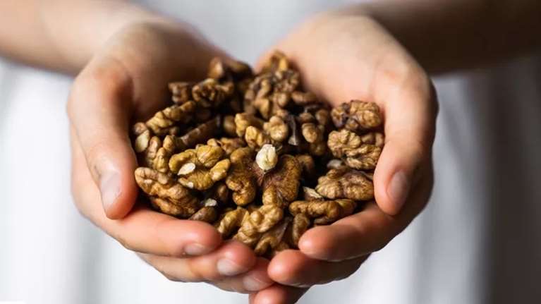 Η έλλειψη φωτός μειώνει τη σεροτονίνη: 10 τροφές για να την ενισχύσεις