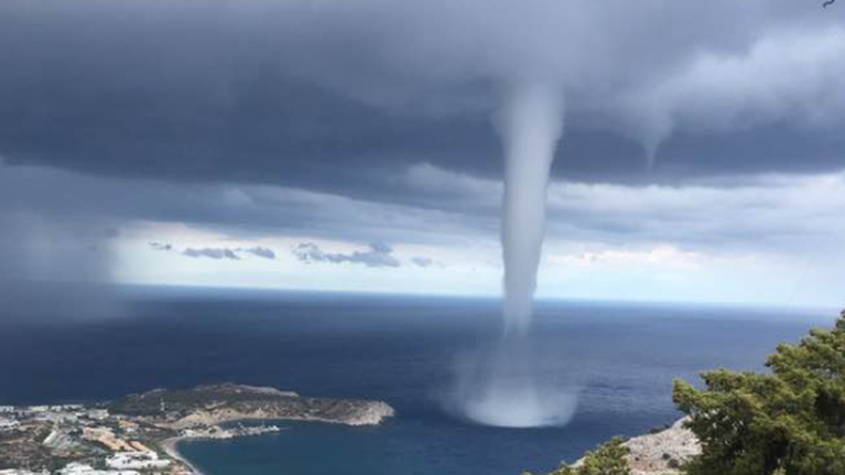 Υδροστρόβιλοι σε Ρόδο και Νάξο - Εντυπωσιακές εικόνες και βίντεο