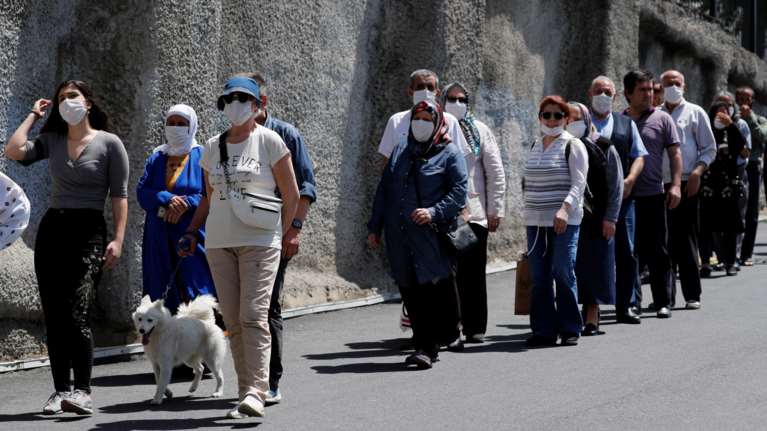 Νέες μαζικές συλλήψεις σε όλη την Τουρκία για ύποπτες σχέσεις με τον Φετουλάχ Γκιουλέν