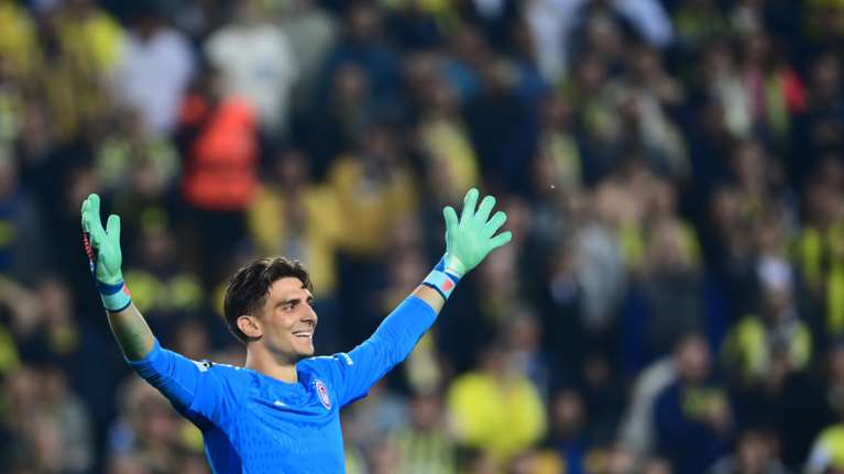 Ολυμπιακός: &quot;Τρελαμένος &quot; οπαδός της Φενέρ σπάει το σαλόνι του όταν ο Τζολάκης αποκρούει το πέναλτι του Μπονούτσι