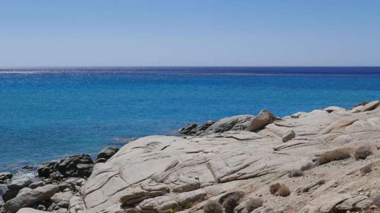 Tαχύπλοο σκάφος προσέκρουσε σε βράχια στη Σέριφο - Δύο τραυματίες