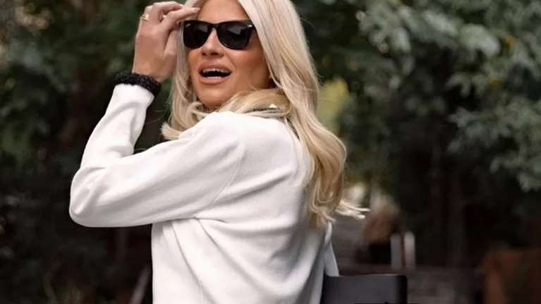 Φαίη Σκορδά: Chic με ταγέρ στη γιορτινή Αθήνα