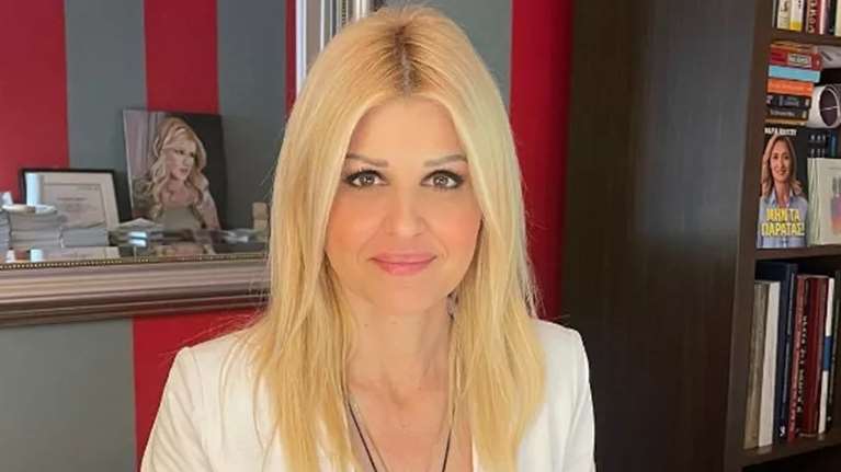 Έλενα Ράπτη: Η σπάνια φωτογραφία με τη μητέρα της και η εντυπωσιακή τους ομοιότητα