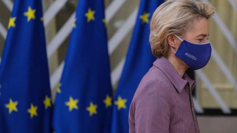 Αυτοκριτική φον ντερ Λάιεν για τα εμβόλια: Καθυστερήσαμε τις παραγγελίες, οι εταιρείες άργησαν τις παραδόσεις