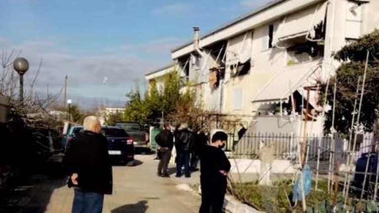 Ράγισαν και οι πέτρες στην κηδεία του 33χρονου, ώρες αγωνίας για τον 16χρονο - Εισήχθη στο νοσοκομείο ο πατέρας του