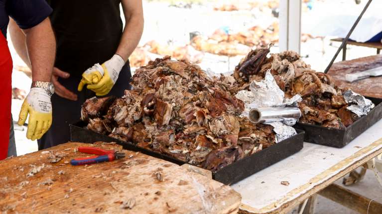 Πασχαλινό τραπέζι: Τα μυστικά για να φας χωρίς τύψεις και χωρίς να πάρεις κιλά