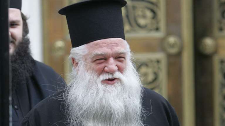 Νέο χτύπημα από τον Αμβρόσιο: Απειλεί να αφορίσει την Κεραμέως...