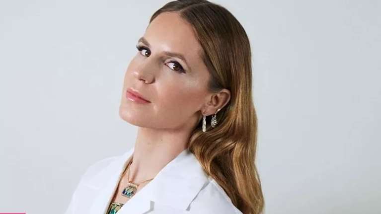 Ευγενία Νιάρχου: Οι μαγευτικές διακοπές στην Ελλάδα και η επίσκεψη στην Παναγία της Τήνου