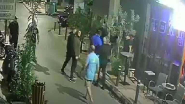 Βίντεο ντοκουμέντο: Αγριο ξύλο μεταξύ μπράβων στην Τρούμπα – Απότακτος αστυνομικός και λιμενικός στη δικογραφία