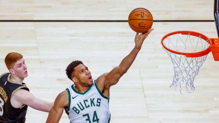 Μπακς – Πίστονς 114-93: Νέο ρεσιτάλ Γιάννη