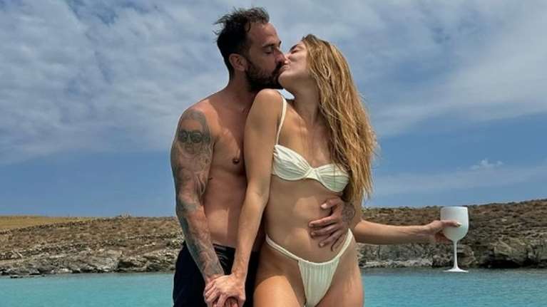 Τα &quot;καυτά&quot; φιλιά του Άρη Σοϊλέδη και της Μαριλίνας Κυπαρίσση στη Μύκονο