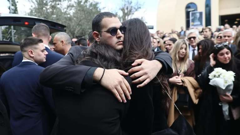 Αλέξης Κούγιας: "Μπαμπά σήμερα ήταν η πιο δύσκολη μέρα. Δεν είναι αντίο" - Συγκινεί μετά την κηδεία ο γιος του