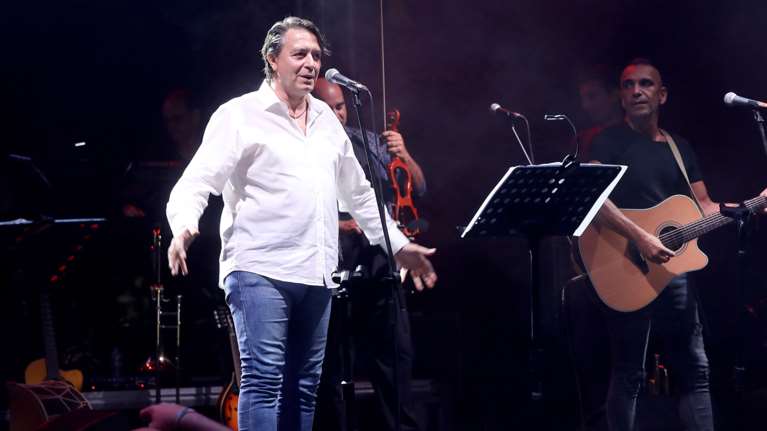 Γιάννης Κότσιρας: Το σπάνιο στιγμιότυπο με τα παιδιά του στη Σέριφο