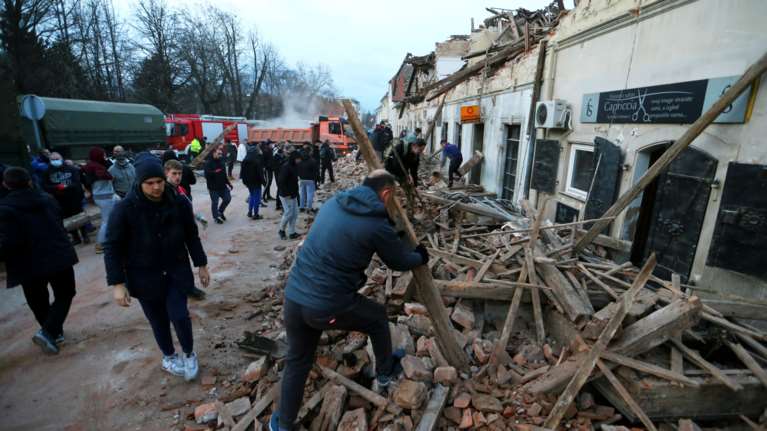 Άμεση συνδρομή της Ελλάδας στην Κροατία με εντολή Μητσοτάκη