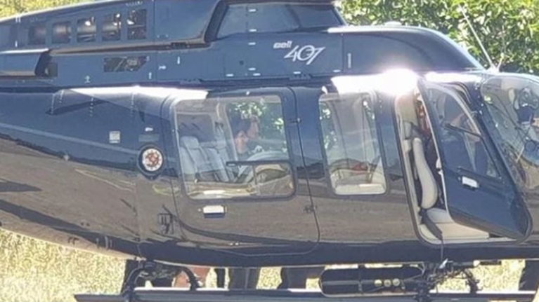 Γλυκά Νερά: Αυτό είναι το ελικόπτερο που μετέφερε τον πιλότο στη ΓΑΔΑ [εικόνες - βίντεο]