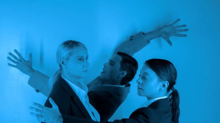 Καταραμένος Κόσμος: Το νέο θρίλερ του Βασίλη Μαυρογεωργίου έρχεται στη σκηνή του Θεάτρου Τέχνης