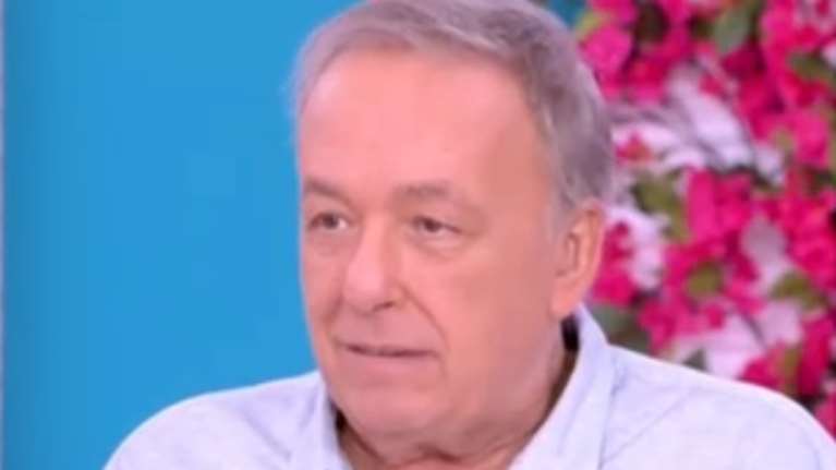 Ο Ανδρέας Μικρούτσικος ξεκαθαρίζει για τη Νανά Παλαιτσάκη: &quot;Δεν είναι στο επίπεδό μου να αλλάζω τα επίθετα&quot;