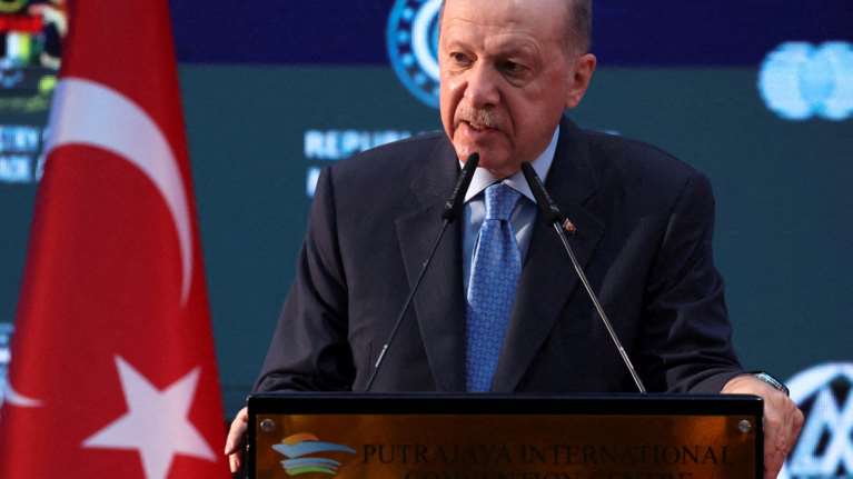 Τα γυρνάει πάλι ο Ερντογάν: Ανοίγει τον δρόμο για νέα υποψηφιότητα - &quot;Δεν έχει δικαίωμα να κάνει πίσω&quot;