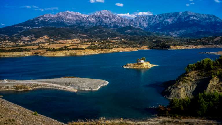 Ορχομενός: Ηλικιωμένος ανασύρθηκε από φράγμα χωρίς τις αισθήσεις του