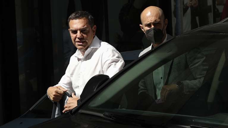 Απίστευτο: Συνεδρίασε το Εκτελεστικό Γραφείο του ΣΥΡΙΖΑ και όλοι έβγαλαν τα τηλέφωνά τους έξω από την αίθουσα