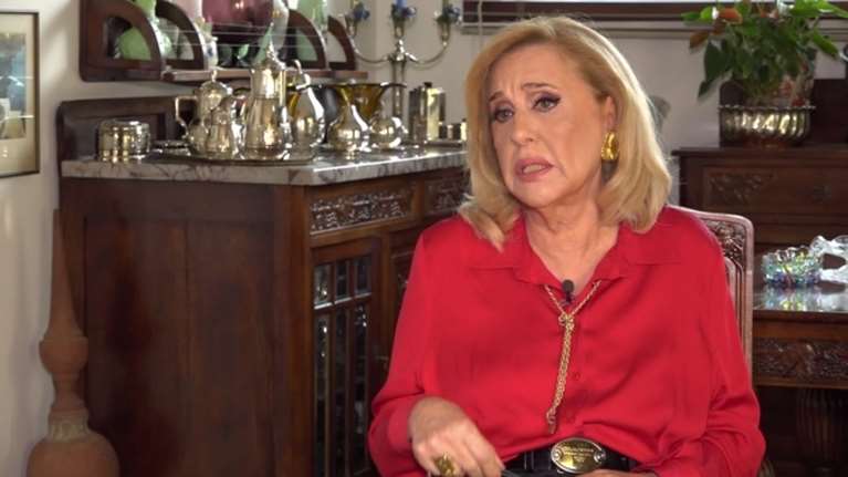 Λόλα Νταϊφά: Σημαία χώρας μπορείς να αλλάξεις, σημαία ομάδας, όχι - Ολυμπιακός για πάντα