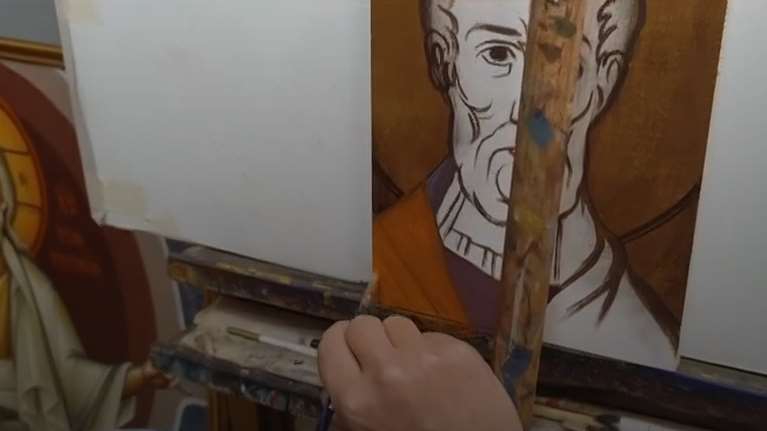 Το πρωί αστυνομικός και το απόγευμα... αγιογράφος - Η ασυνήθιστη ζωή μιας μητέρας δύο παιδιών από τα Ιωάννινα [βίντεο]