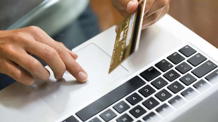 Εκπτωση εισοδήματος 30% σε συγκεκριμένες ηλεκτρονικές δαπάνες