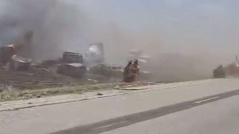 Νεκροί και τραυματίες σε τρομακτική καραμπόλα που προκάλεσε ανεμοθύελλα στο Ιλινόις