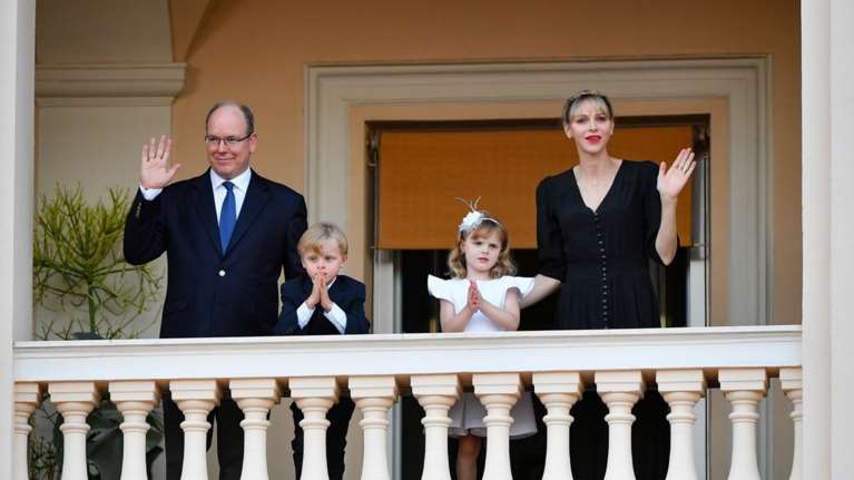 Με τα δίδυμα στη Σύνοδο Κορυφής ο πρίγκιπας Αλβέρτος - Δεν ήθελε να τα αφήσει μόνα, άφαντη η Σαρλίν