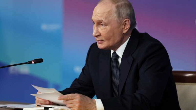 Πούτιν: Είμαι έτοιμος να συναντηθώ με τον Ζελένσκι - Δεν θέλω καν να συζητήσω την πιθανή δολοφονία Χαμενεΐ