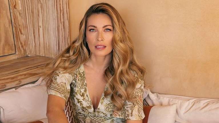 Η Μαριέττα Χρουσαλά διατηρεί το απόλυτο bikini body: Το εμπριμέ μπικίνι και τα εντυπωσιακά γυαλιά ηλίου