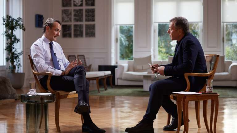 Ο Πάσχος Μανδραβέλης υπερασπίζεται τον Σταύρο Θεοδωράκη: Πώς έγινε το ξέπλυμα του Μητσοτάκη;