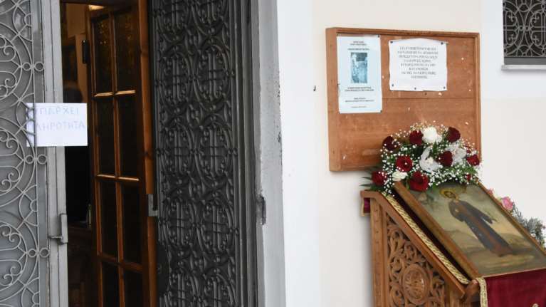 Στα χέρια της ΕΛΑΣ αδίστακτος κακοποιός που λήστευε εκκλησίες - Είχε σκοτώσει μαζί με τη σπείρα του νεωκόρο με τσεκούρι