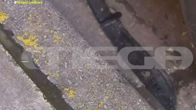 Άλκης Καμπανός: Ματσέτα λίγα μέτρα μακριά από το σημείο της δολοφονίας - Τη βρήκε δημοσιογράφος   [Βίντεο]