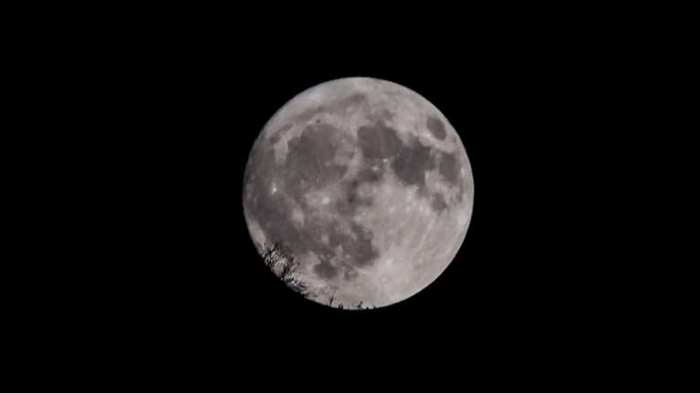 Πανσέληνος Μαΐου 2025: Πότε θα δούμε στον ουρανό το &quot;φεγγάρι των Λουλουδιών&quot;