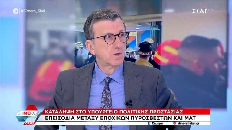 Πορτοσάλτε για εποχικούς πυροσβέστες: &quot;Ζητούν να προσληφθούν απλώς για να περιφέρονται - Νόμιμη η βία του κράτους&quot;