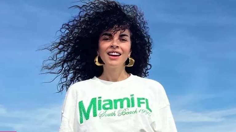 18 χρόνια πριν: Η Μαρία Σολωμού ποζάρει γυμνή έχοντας στην αγκαλιά της τον νεογέννητο γιο της