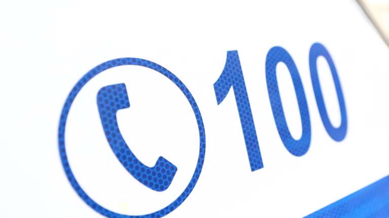 Συναγερμός στο Αιγάλεω: Άνδρας απείλησε τον δήμαρχο με όπλο - &#39;Ηταν ψεύτικο