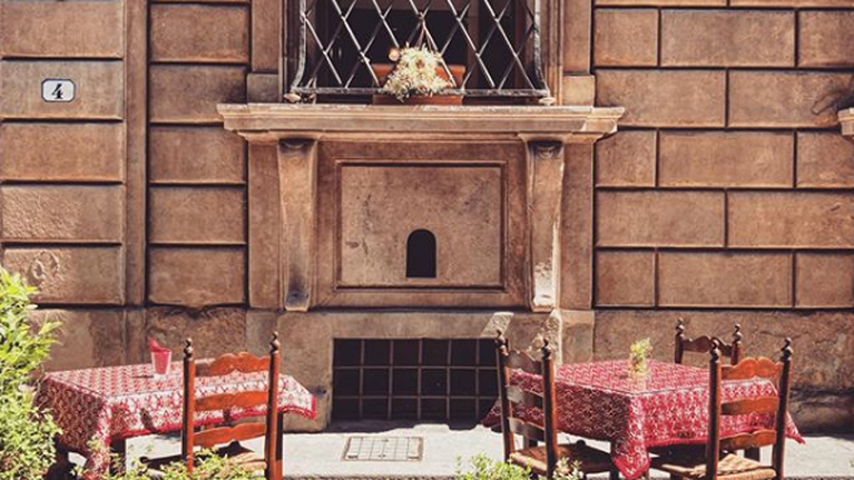 Ανοίγουν και πάλι τα "παράθυρα κρασιού" από την εποχή της πανώλης στη Φλωρεντία