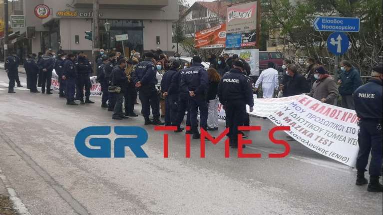 Θεσσαλονίκη: Συγκέντρωση διαμαρτυρίας και αποδοκιμασίες για την επίσκεψη Μητσοτάκη στο &quot;Παπανικολάου&quot;