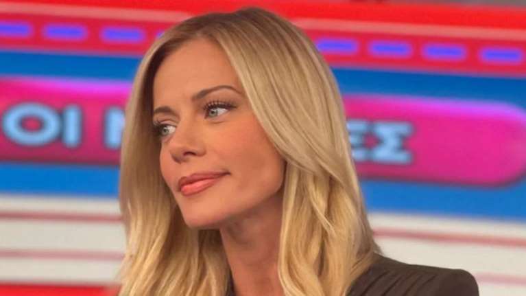 Ζέτα Μακρυπούλια: Συνδύασε τη boho lace φούστα με oversized φούτερ