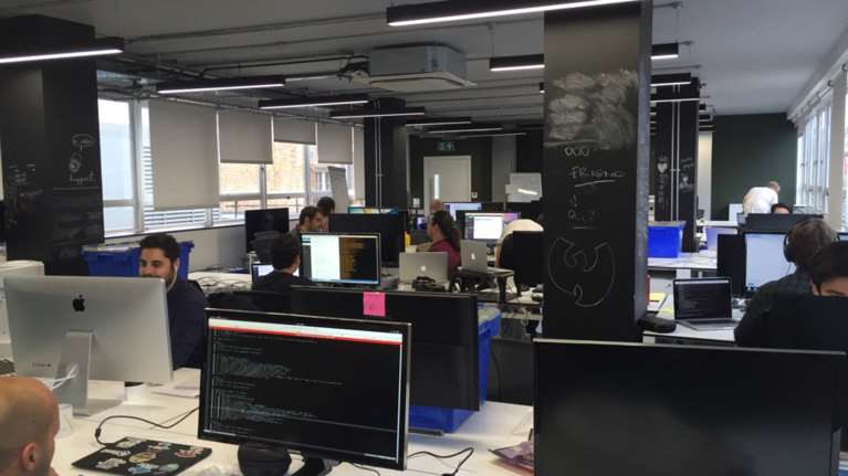 Το Twitter ανακοίνωσε πως οι υπάλληλοί του μπορούν να δουλεύουν για πάντα από το σπίτι