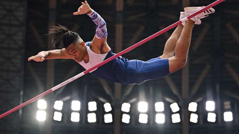 Άνοιξε η όρεξη του Εμμανουήλ Καραλή: &quot;Θέλω να γράψω ιστορία, να τελειώσω τη σεζόν με 6,05μ.&quot;