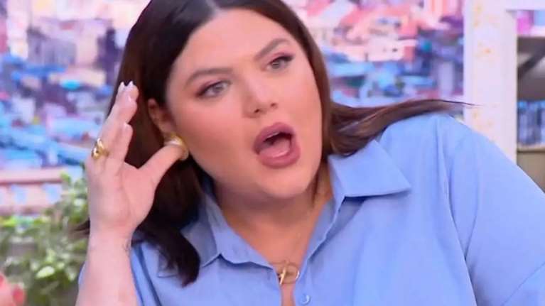 "Πάγωσε" η Δανάη Μπάρκα με την ατάκα της Βίκυς Παγιατάκη: "Τη βλέπω γυμνή κάθε μέρα στο καμαρίνι, θεόγυμνη"