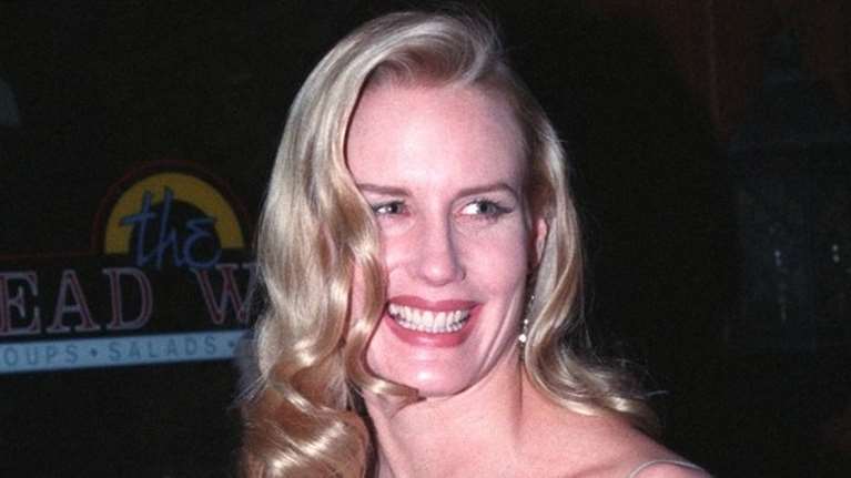 Ντάριλ Χάνα: Ο φλογερός έρωτας με τον Τζον Κένεντι Τζούνιορ, και ο γάμος της με τον 79χρονο θρύλο της φολκ Νιλ Γιανγκ