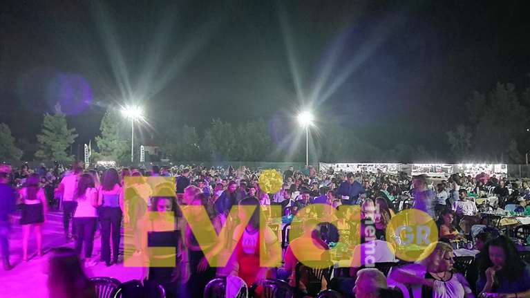 Καθενοί Ευβοίας: Κορονο-πανηγύρι με 2.000 άτομα - Γέμισαν ασφυκτικά το γήπεδο [εικόνες, βίντεο]