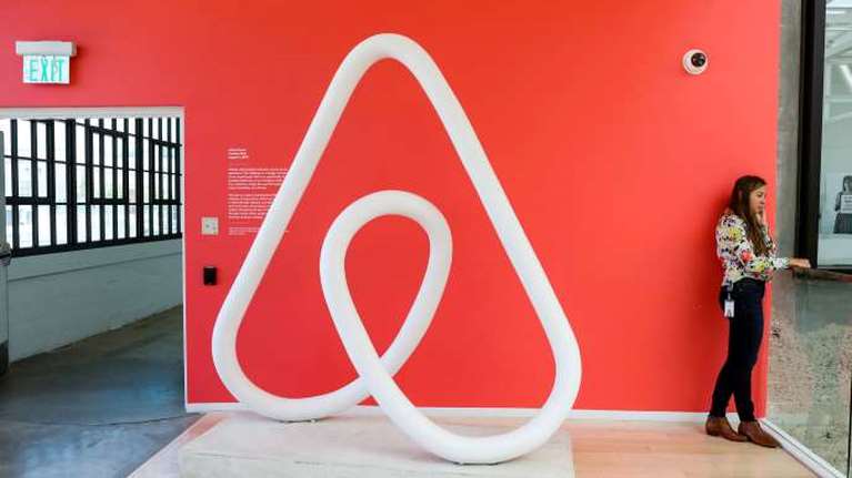 Αντιδράσεις ιδιοκτητών για το φρένο στο Airbnb: Διαφωνία για τα τσουχτερά πρόστιμα - &quot;Διωγμό&quot; καταγγέλλει η ΠΟΜΙΔΑ