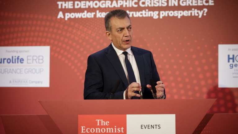 Βρούτσης για συντάξεις: Αυξήσεις σε 100.000 κύριες και 290.000 επικουρικές