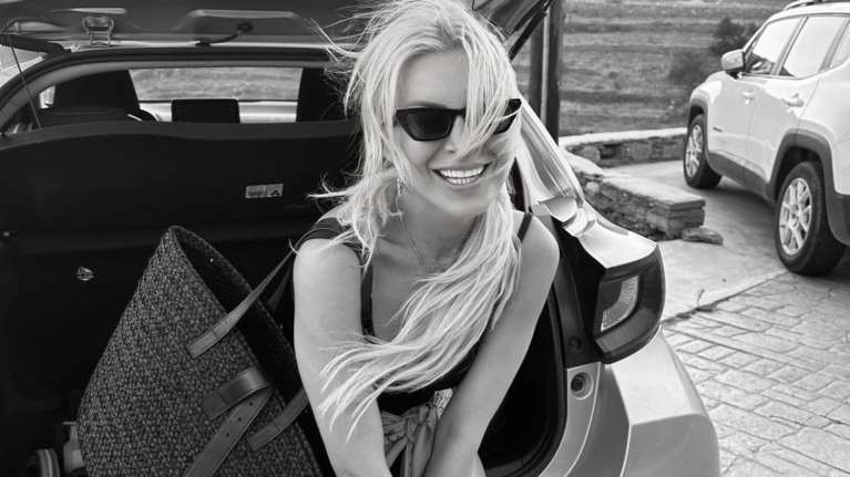 Οι φωτογραφίες της Κατερίνας Καινούργιου από το ταξίδι στην Πάρο με τον σύντροφό της