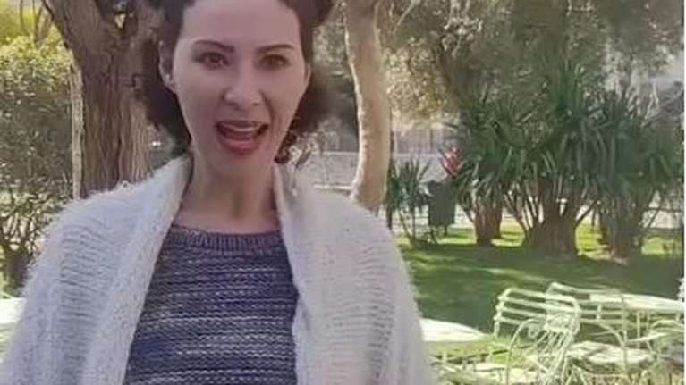 Δώρα Χρυσικού - Η απόφασή της και το μήνυμα για τον καρκίνο: &quot;Από σήμερα θα παίζω με τα φυσικά μου μαλλιά&quot;